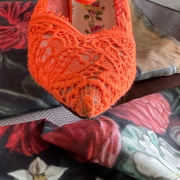 Gucci Elegant Orange Lace Mary Jane Heels Sz 40 - Picture 2 of 13